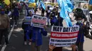 Buruh dari berbagai aliansi menggelar aksi memperingati Hari Buruh Internasional atau May Day di Jakarta, Sabtu (1/5/2021). Dalam aksinya mereka meminta pemerintah untuk mencabut Omnibus Law dan memberlakukan upah minimum sektoral (UMSK) 2021. (Liputan6.com/Angga Yuniar)