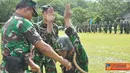 Citizen6, Juanda: Sebanyak 305 orang tamtama TNI AL berpangkat Kopral Kepala (Kopka) mengikuti Diktukbakat 2012 di lapangan Dakota Pusat Latihan dan Pendidian Dasar Kemliteran (Puslatdksarmil), Juanda, Selasa (15/5). (Pengirim: Penkobangdikal)