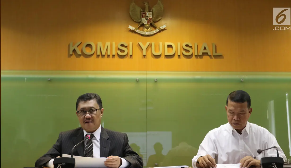 Ketua Bidang Rekrutmen Hakim KY Aidul Fitriciada Azhari menggelar konferensi pers di Gedung Komisi Yudisial, Jakarta, Selasa (28/5/2019). KY kembali membuka penerimaan calon hakim agung dan calon hakim ad hoc pada Mahkamah Agung tahun 2019 untuk memenuhi permintaan MA. (Liputan6.com/Angga Yuniar)