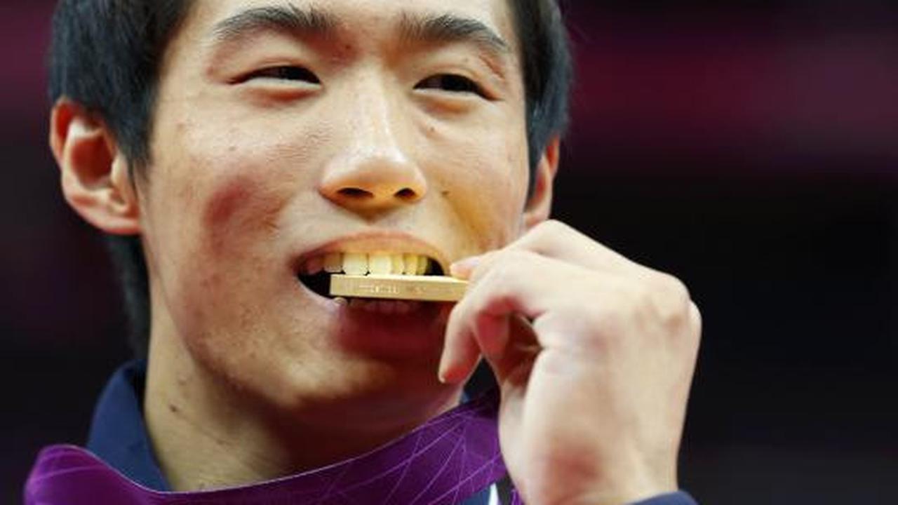 Tradisi menggigit medali di Olimpiade