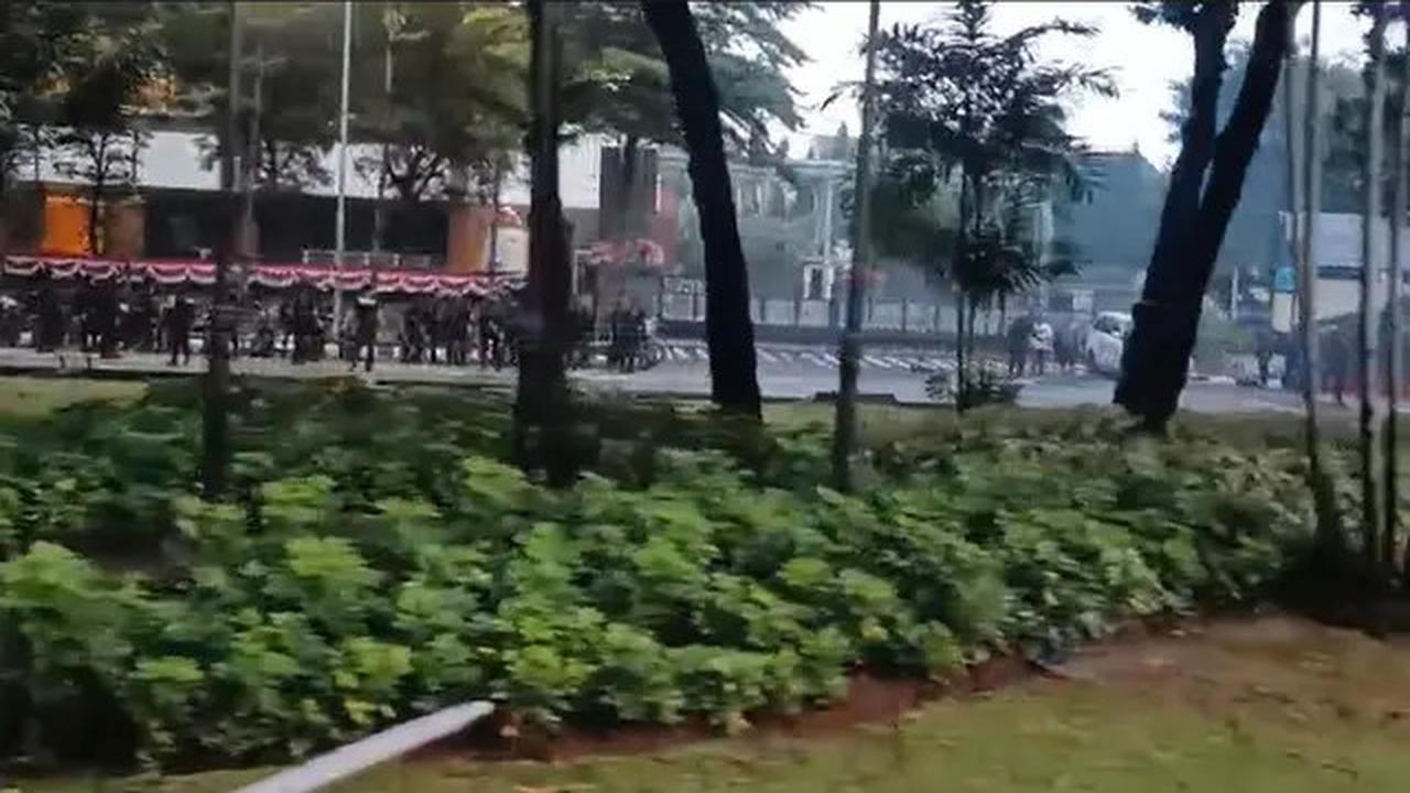 Kondisi Sekitaran Kwitang Pagi Ini, Sisa Gas Air Mata Masih Terasa