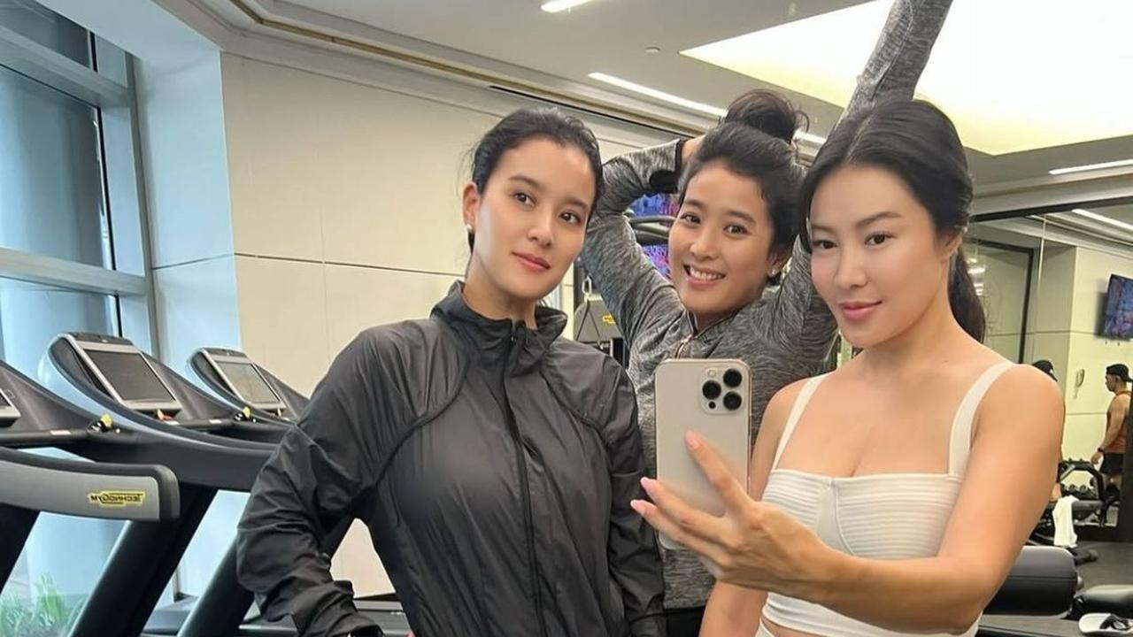 Marcella Zalianty, Bukti Bahwa Usia 40-an Masih Bisa Tampil Fresh dan Menawan