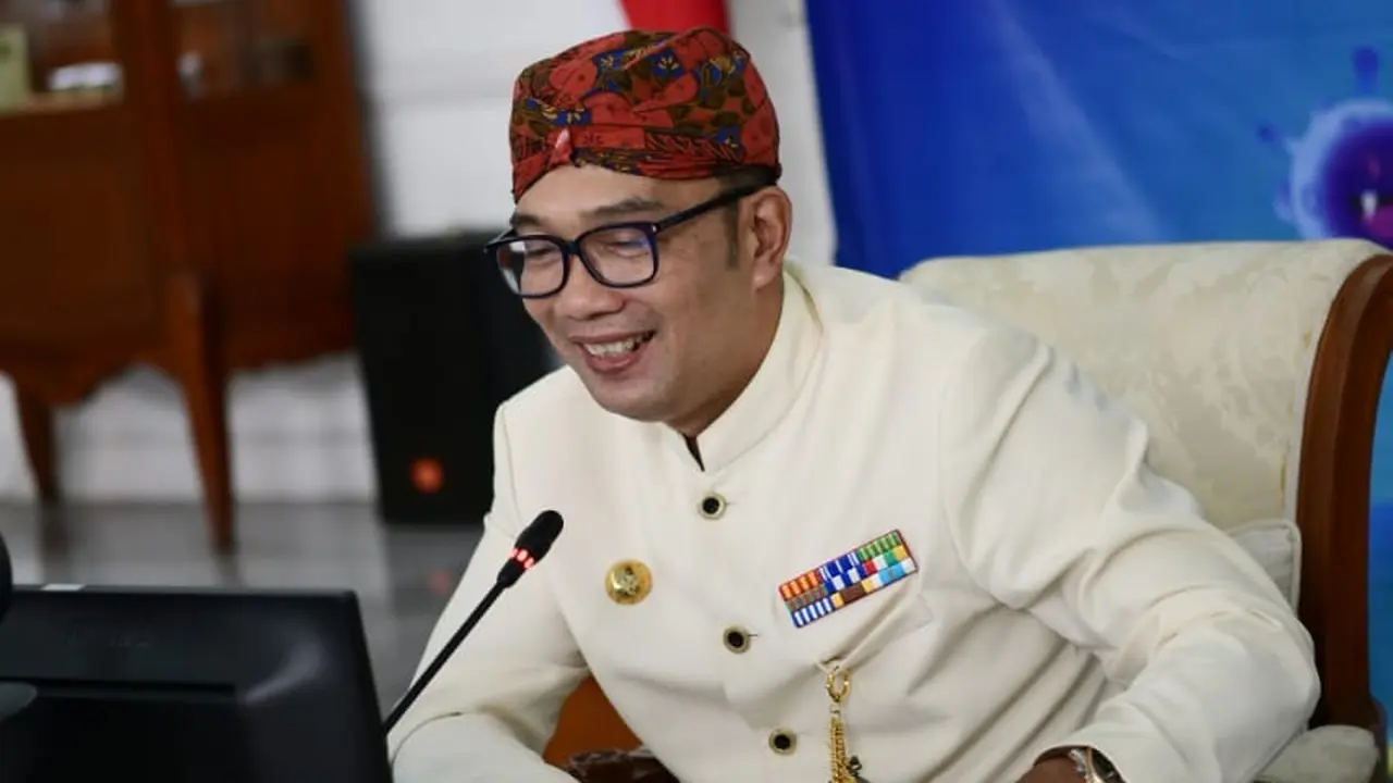 Hadiahi Lansia Ayam Usai Divaksin, Ridwan Kamil Apresiasi Aparat Kreatif