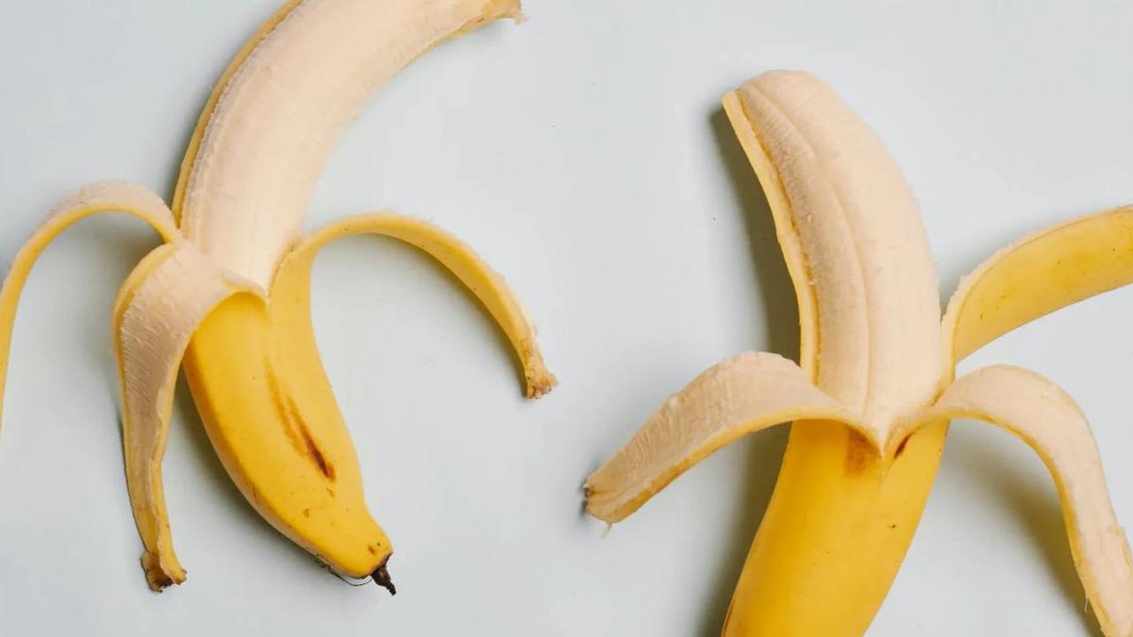 Pisang kerap menjadi salah satu jenis makanan padat untuk bayi yang pertama kali diperkenalkan. Namun, sebelum kita membahas manfaat pisang, penting untuk tahu kapan tepatnya bayi dapat mulai mengonsumsinya.