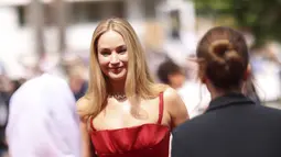 Jennifer tiba di karpet merah di Festival Film Cannes 2023 untuk pemutaran perdana film 'Anatomy of a Fall'.  (Photo by Vianney Le Caer/Invision/AP)
