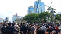 Terik Panas Matahari Tak Halangi Massa GNPR Gelar Demo di Patung Kuda Jakarta. (Liputan6.com/Benedikta Ave Martevalenia)