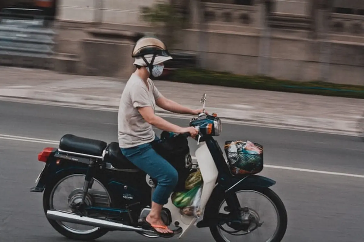 Ilustrasi Naik Motor