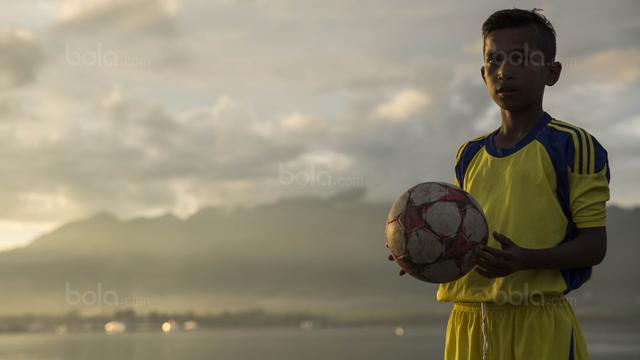 Pesepak bola SSB Tulehu Putra, Saleh Al'Ayubi Pary. (Bola.com/Vitalis Yogi Trisna)