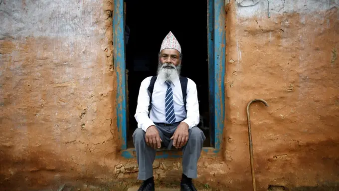 Meski Berumur 68 Tahun, Kakek Ini Masih Semangat Sekolah