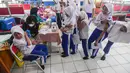 Paramedis Puseksmas Cinere menyuntikkan vaksin imunisasi HPV (Human Papillomavirus) ke murid kelas V sekolah dasar (SD) saat pelaksanaan Bulan Imunisasi Anak Sekolah (BIAS) 2026 di SDN Gandul 1, Depok, Jawa Barat, Kamis, 06 Agustus 2026. (KLY/Arie Basuki).
