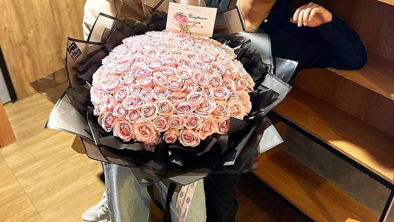 Bastian Steel Kasih Buket Bunga
