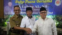 Anies Baswedan dan Ketua Umum Partai Amanat Nasional (PAN) saat menghadiri udangan buka puasa bersama yang digelar Wakil Ketua DPRD DKI Abraham Lunggana alias Haji Lulung (Istimewa)