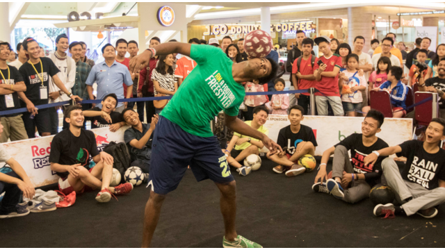Beberapa freestyler Asia dari Iran, India dan Kazakhstan datang dan berlatih di kejuaraan IFFC 2015, Sabtu (14/11/2015) sebelum turun bertanding di ajang AFFC 2015 di Mall Pluit Village, Jakarta Barat, Minggu (15/11/2015).