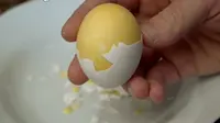 Kini Anda tak perlu lagi memecahkan telur untuk membuat sajian yang dikenal dengan nama scramble egg. Lihat caranya dalam video berikut ini.