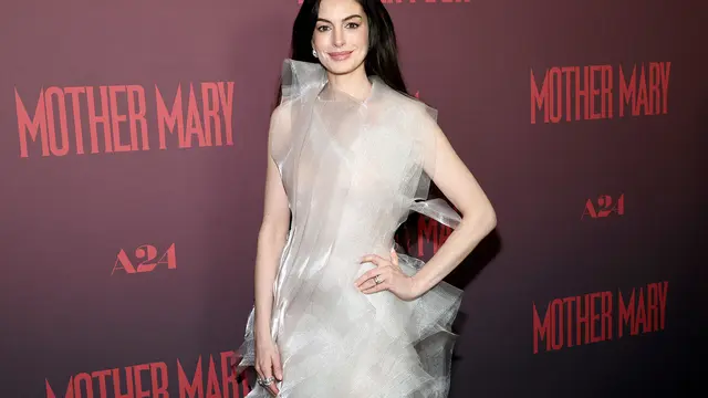 Anne Hathaway Jadi Perempuan Tercantik Sejagad 2026, Apa Rahasia Kecantikannya?