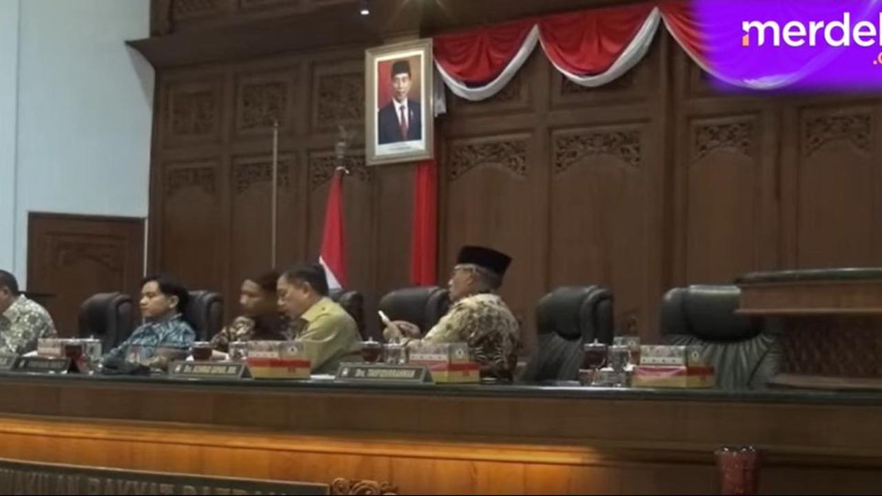 VIDEO: Detik-Detik Gibran Sampai Terkejut "Disikat" Interupsi Tajam Fraksi PDIP di DPRD Solo
