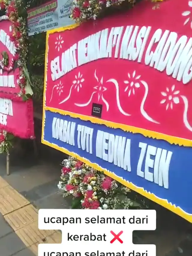 Karangan Bunga dari Korban Medina Zein