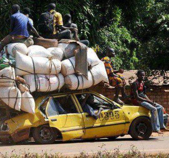 Mobil Bermuatan Unik (Overload)