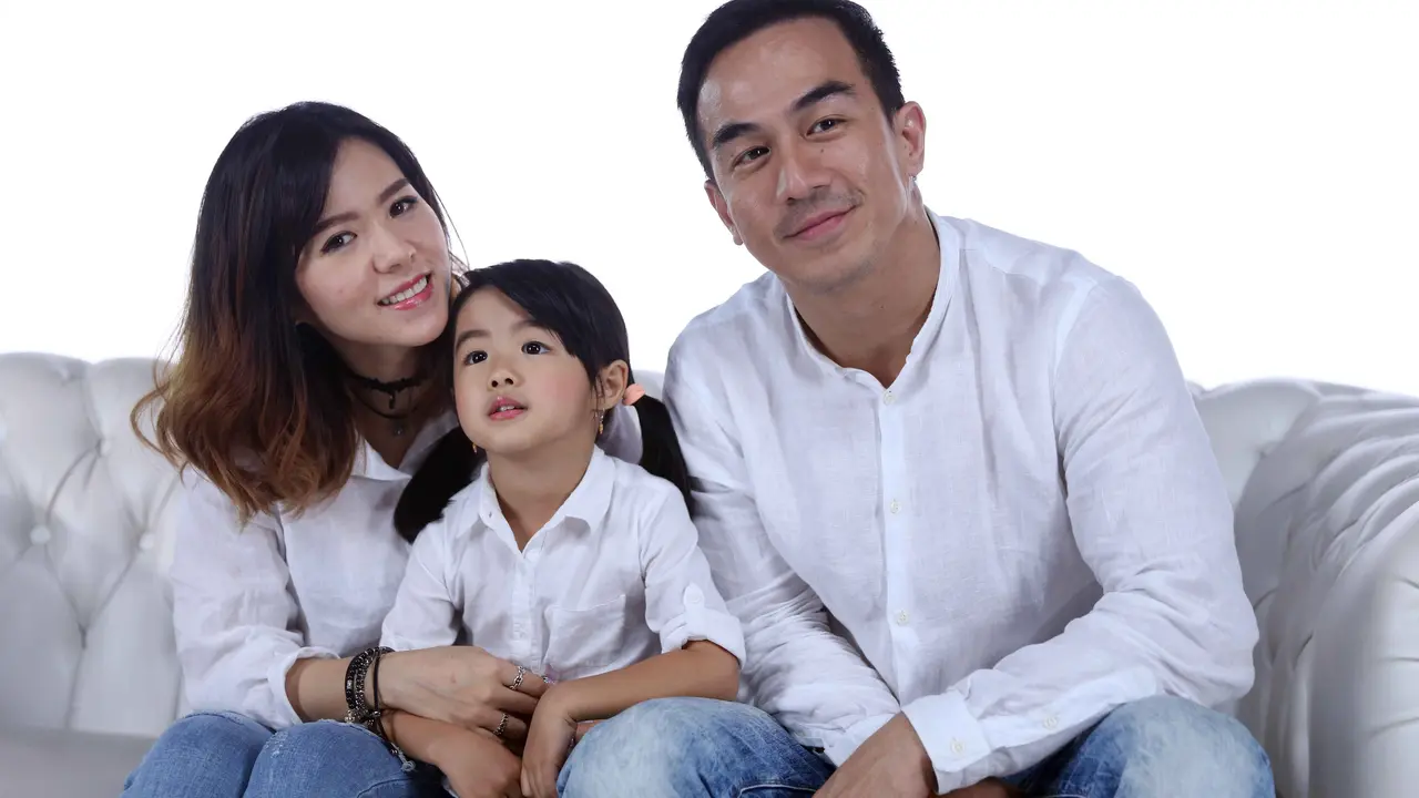 [Bintang] Syuting Video Klip Lagu Anak, Joe Taslim Ajak Istri dan Buah Hati