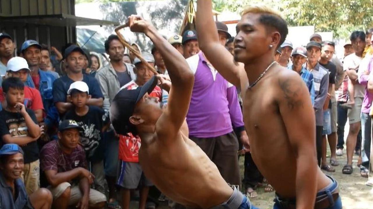 Kepala Desa Wonokerto Tupin menyatakan bahwa Ojung adalah tradisi warisan nenek moyang yang harus dijaga agar tidak hilang. Tak sekadar upacara, Ojung juga jadi ajang berkumpulnya warga.