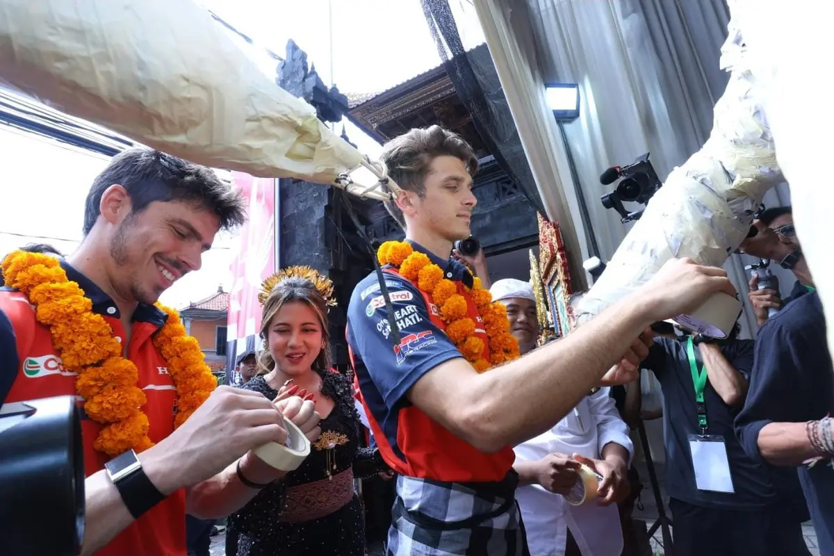 Luca Marini dan Joan Mir
