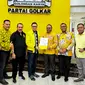 Pasangan calon Bupati dan Wakil Bupati Manokwari, Hermus Indou dan Mugiyono, yang dikenal dengan akronim HERO, telah mendapatkan surat resmi rekomendasi dari Partai Golkar untuk mengikuti Pilkada 2024 Kabupaten Manokwari.