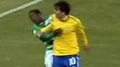 Diwarnai dengan dikeluarkannya Kaka, Brasil melibas Pantai Gading 3-1 (1-0) dalam lanjutan penyisihan Grup G PD 2010. Kemenangan yang meloloskan Tim Samba ke babak 16 besar.