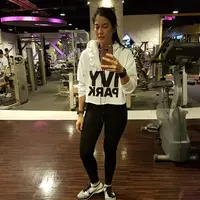 Dian Sastrowardoyo saat sedang berolahraga (via Instagram @therealdisastr)