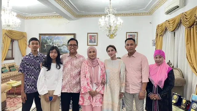 7 Potret Dewi Perssik Rayakan Lebaran di Karachi, Pakistan Bersama Kekasih