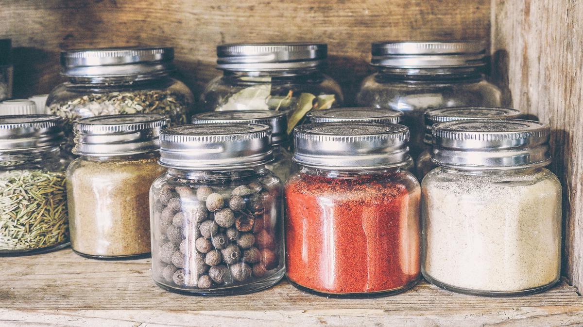 7 Cara Menyimpan Bumbu Kering agar Tidak Lembap dan Tetap Tahan Lama