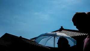 Pro dan Kontra Celana Pendek sebagai Pakaian Kerja di Tokyo