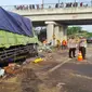 Jajaran Polres Majalengka melakukan olah TKP di lokasi kecelakaan maut Tol Cipali yang mengakibatkan empat orang meninggal dunia. Foto (istimewa)