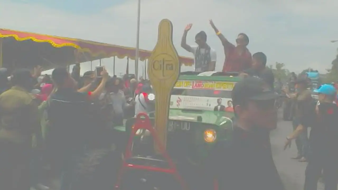 Para Artis FFI 2014 disambut gembira oleh masyarakat Palembang