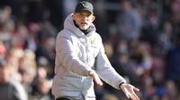 Reaksi pelatih Chelsea Thomas Tuchel saat bertanding melawan Southampton pada pertandingan lanjutan Liga Inggris di Stadion Saint Mary di Southampton, Sabtu (9/4/2022). Chelsea menang telak atas tuan rumah Southampton 6-0. (AP Photo/Frank Augstein)