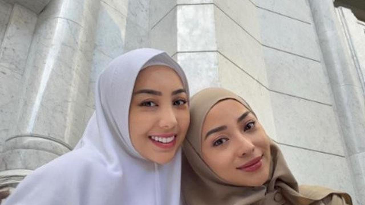7 Gaya Hijab Simpel Terbaru ala Nikita Willy, Tampil Elegan dan Anggun di Setiap Momen