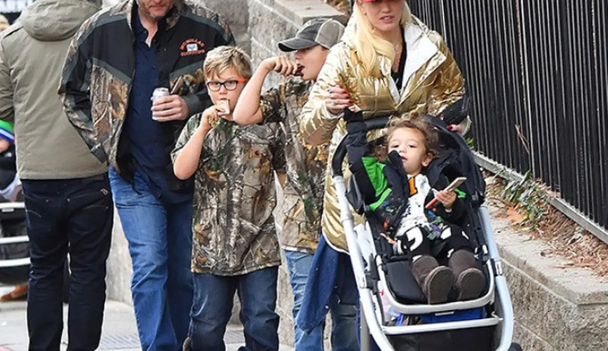 Gwen Stefani pun mengonfirmai bahwa anak-anaknya menyukai Blake. (HollywoodLife)