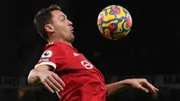 Nemanja Matic diboyong oleh AS Roma secara gratis usai kontraknya di Manchester United habis. Pemain asal Serbia tersebut dikontrak oleh Giallorossi hingga 2023. Lagi-lagi, sosok Jose Mourinho menjadi salah satu aktor penting dalam kepindahan Maric. Pasalnya, The Experienced One merupakan mantan pelatihnya ketika membela Chelsea dan Manchester United. (AFP/Paul Ellis)