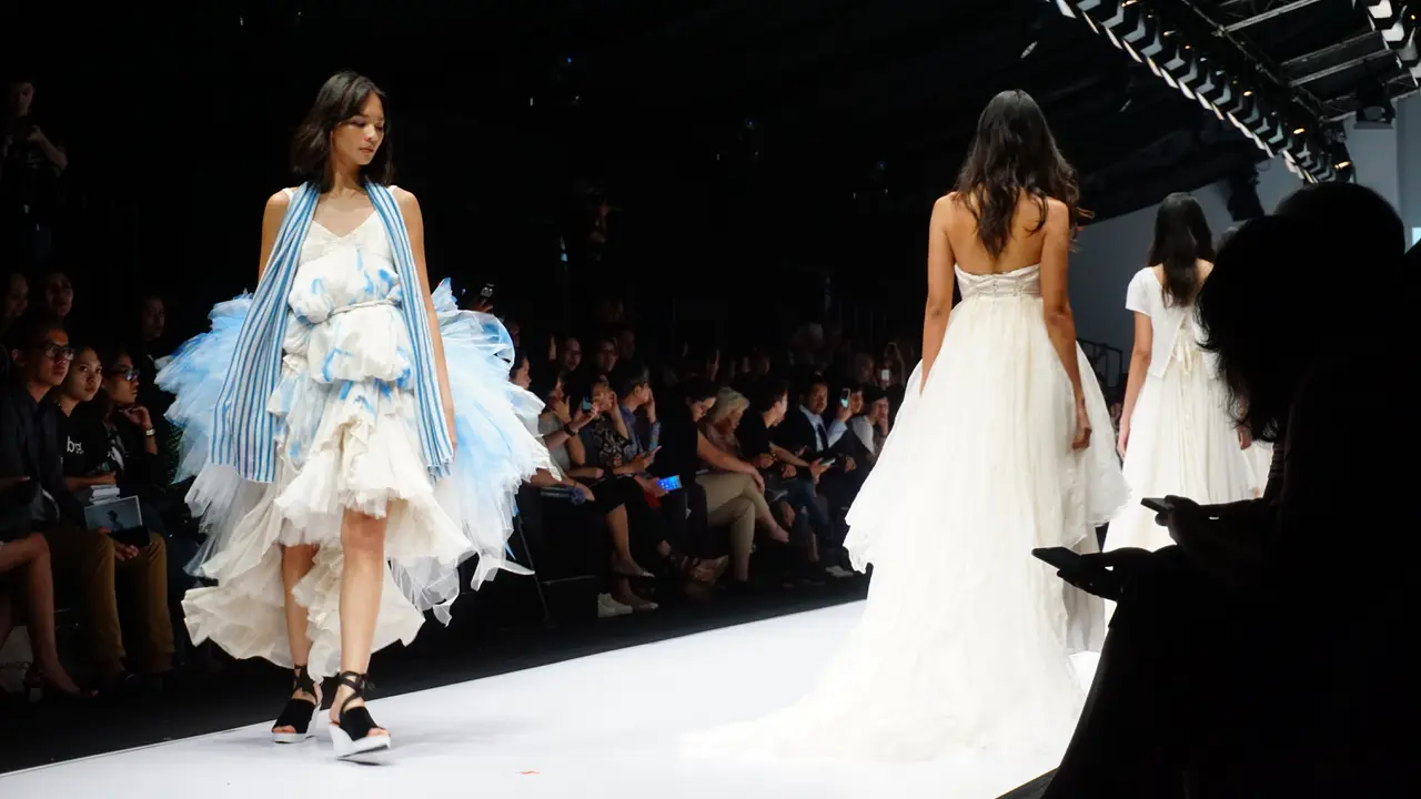 Batik Sentimental Ala Jepang Desain Suzuki Takayuki di JFW 2017