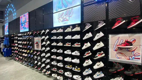 Sneakers Eksklusif Hanya Ada di Foot Locker Jakarta Fashion