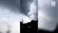 Penampakan angin puting beliung terlihat di Yogyakarta, masyarakat diharapkan waspada dan hati-hati.