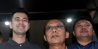 Kasus yang menimpa Raffi Ahmad lantaran dirinya disebut telah melecehkan profesi wartawan kini telah mencapai ujungnya. Raffi Ahmad dapat tersenyum lega lantaran kasusnya telah terselesaikan. (Andy Masela/Bintang.com)