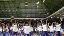 Ratusan anak-anak saat mengikuti coaching clinic bersama Jr. NBA di GOR Soemantri Brodjonegoro, Kuningan, Jakarta, Kamis (17/10). Jr. NBA bekerjasama dengan Pemprovi DKI Jakarta padukan kurikulum olahraga basket dan pengembangan kebugaran. (Bola.com/Yoppy Renato)