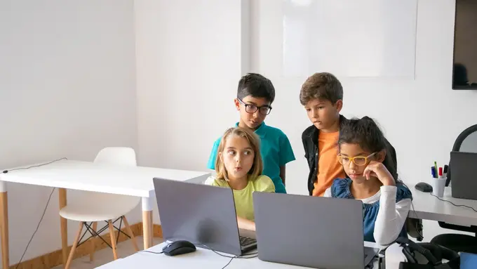 12 Cara Membangun Inisiatif pada Anak agar Lebih Mandiri (photo by freepik.com)