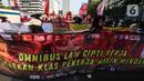 Polisi mengerahkan 6.612 personel gabungan untuk mengawal jalannya aksi unjuk rasa yang digelar oleh sejumlah elemen buruh dan aliansi masyarakat hari ini. (Liputan6.com/Johan Tallo)