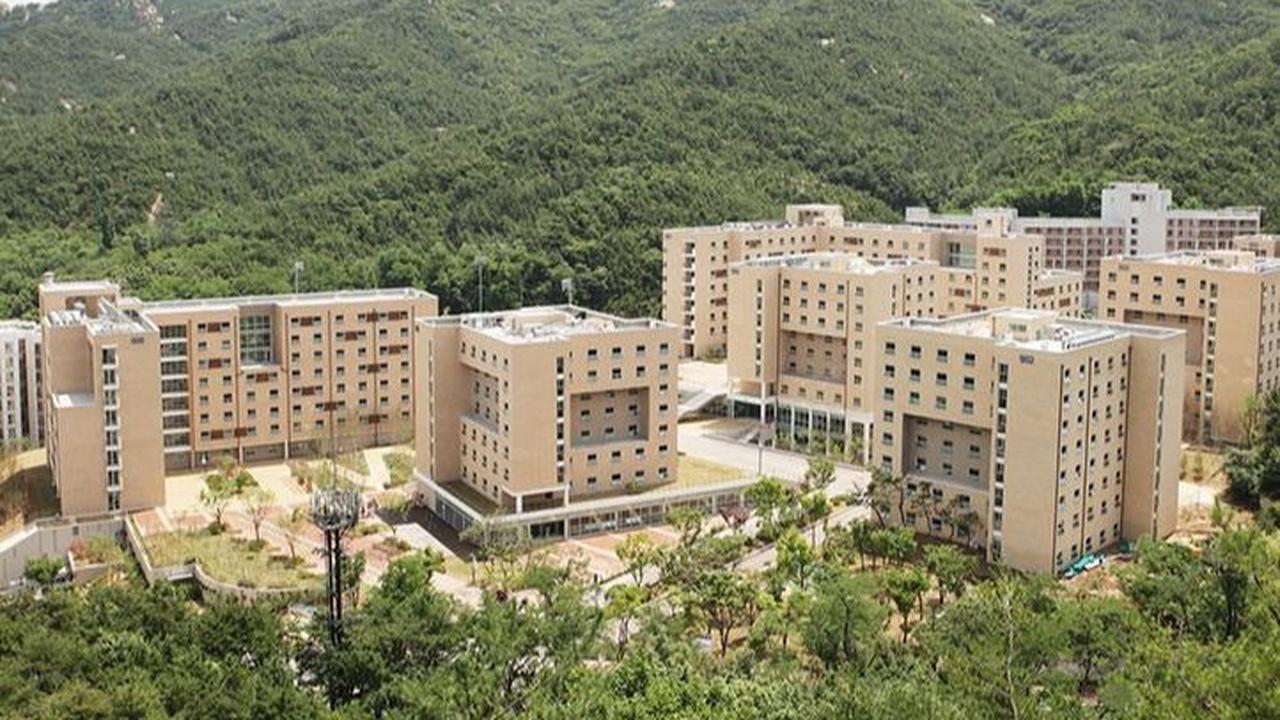 2. Seoul National University (SNU)