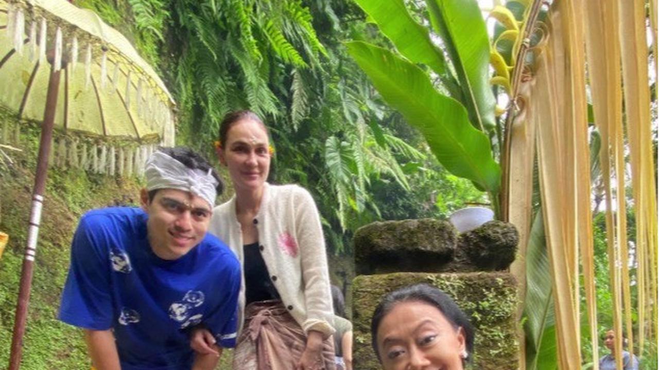 Cerita Asri Welas Wujudkan Impian Luna Maya dan Maxime Bouttier Lewat Kain Batik yang Dipakai saat Ritual Melukat