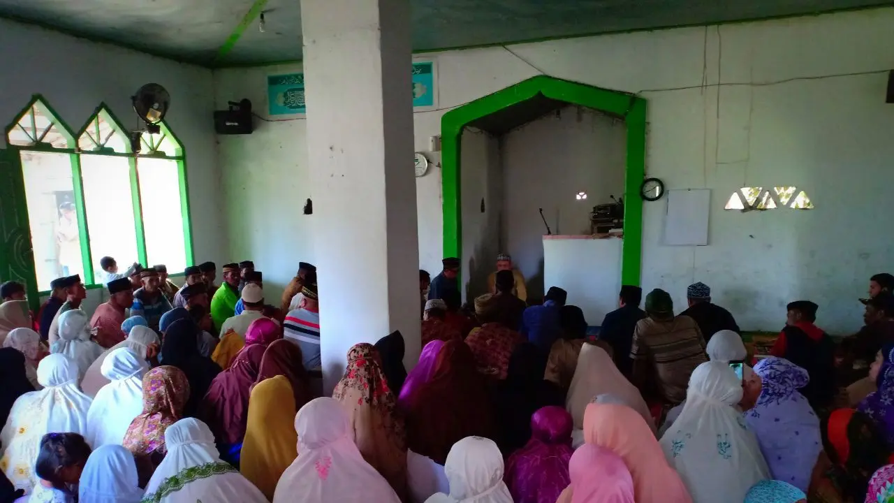 Sekitar 350 warga dirukiah massal lantaran khawatir tertular penyakit misterius (Fauzan/Liputan6.com)