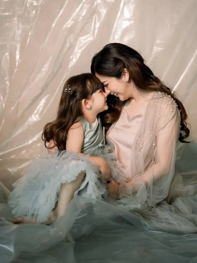 Tak Ada Sebulan Lagi Melahirkan, Ini 7 Maternity Shoot Franda yang Terbaru