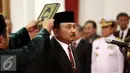 Laskamana Muda Arie Soedewo saat disumpah jabatan menjadi Kepala Bakamla di Istana Negara, Jakarta, Rabu (16/3). Arie menggantikan Laksamana Madya Desi Albert Mamahit. (Liputan6.com/Faizal Fanani)