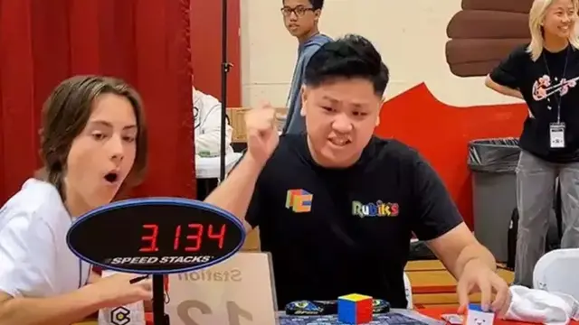 Pecahkan Rubik dengan Waktu 3,63 Detik, Pria Jenius Ini Ciptakan Rekor